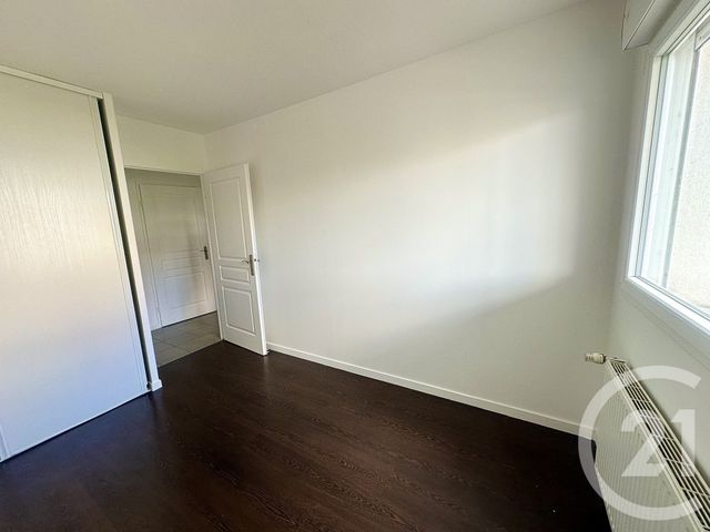 Afficher la photo en grand Appartement F3 à vendre - 3 pièces - 61.0 m2 - ST PIERRE DU PERRAY - 91 - ILE-DE-FRANCE - Century 21 Martinot Immobilier