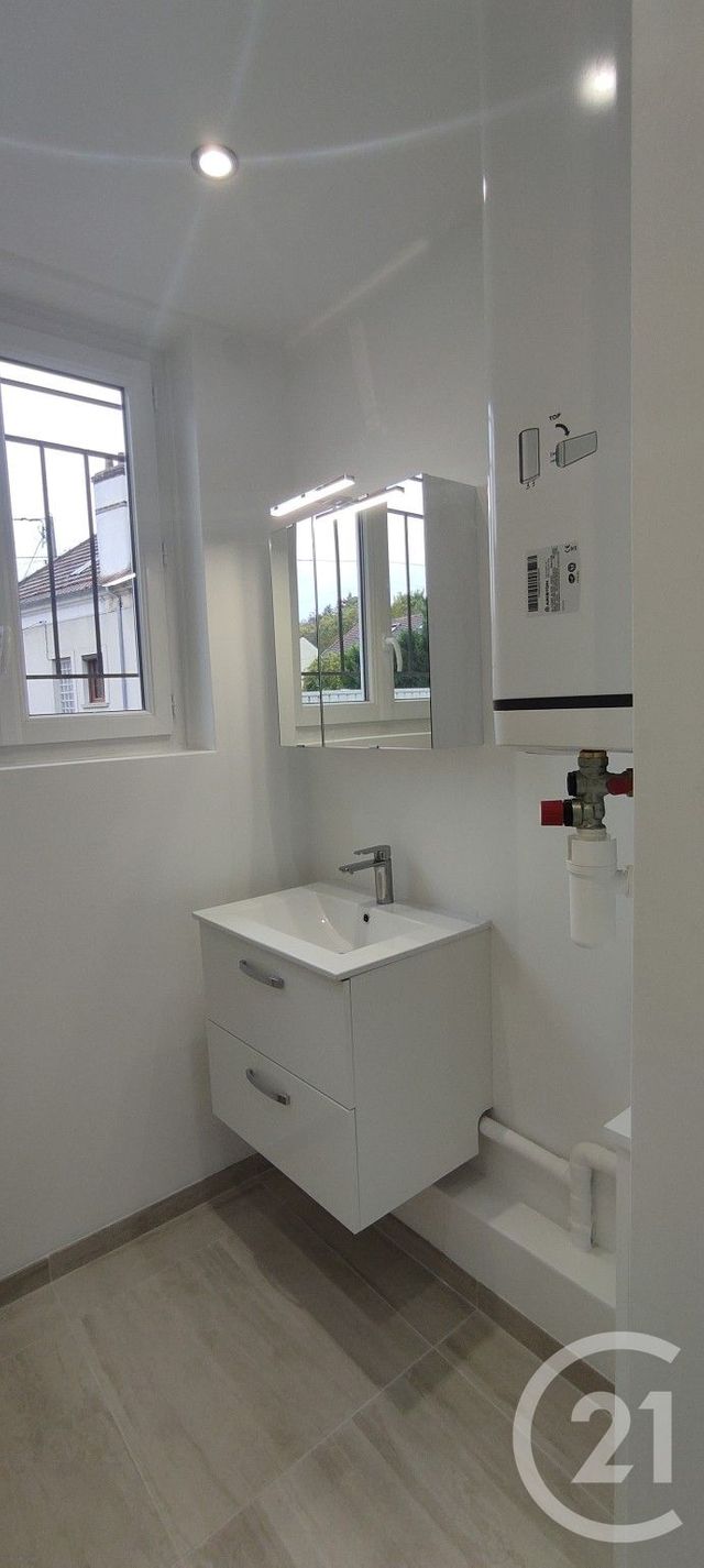 Afficher la photo en grand Appartement F2 à louer - 2 pièces - 30.0 m2 - CORBEIL ESSONNES - 91 - ILE-DE-FRANCE - Century 21 Martinot Immobilier