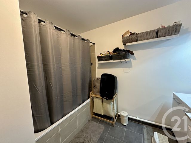 Afficher la photo en grand Appartement F3 à vendre - 3 pièces - 65.15 m2 - CORBEIL ESSONNES - 91 - ILE-DE-FRANCE - Century 21 Martinot Immobilier