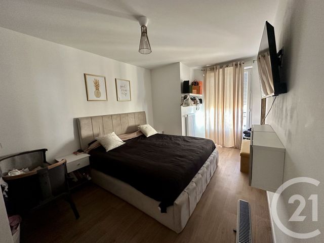 Afficher la photo en grand Appartement F3 à vendre - 3 pièces - 65.15 m2 - CORBEIL ESSONNES - 91 - ILE-DE-FRANCE - Century 21 Martinot Immobilier