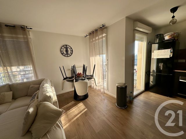 Afficher la photo en grand Appartement F3 à vendre - 3 pièces - 65.15 m2 - CORBEIL ESSONNES - 91 - ILE-DE-FRANCE - Century 21 Martinot Immobilier